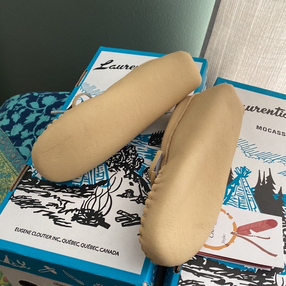 Authentic Little girls moccasins. Made in Canada. - Picture 3 of 3